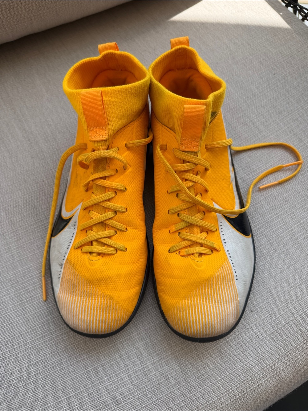Nike indoor soccer shoes